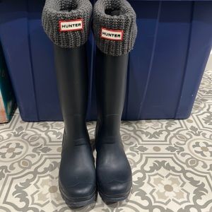 Hunter Navy Tall boots with socks 8W